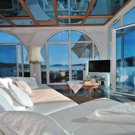 Luxury Blue Pearl Apartment