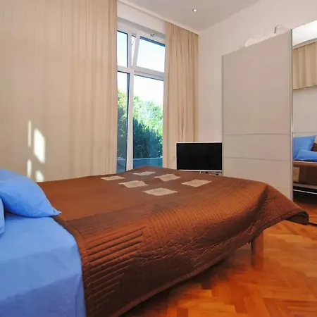 Luxury Blue Pearl Apartment